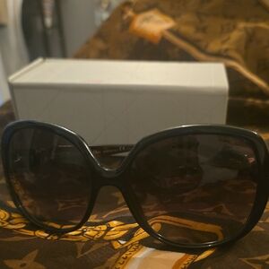 Elegant Black Sunglasses